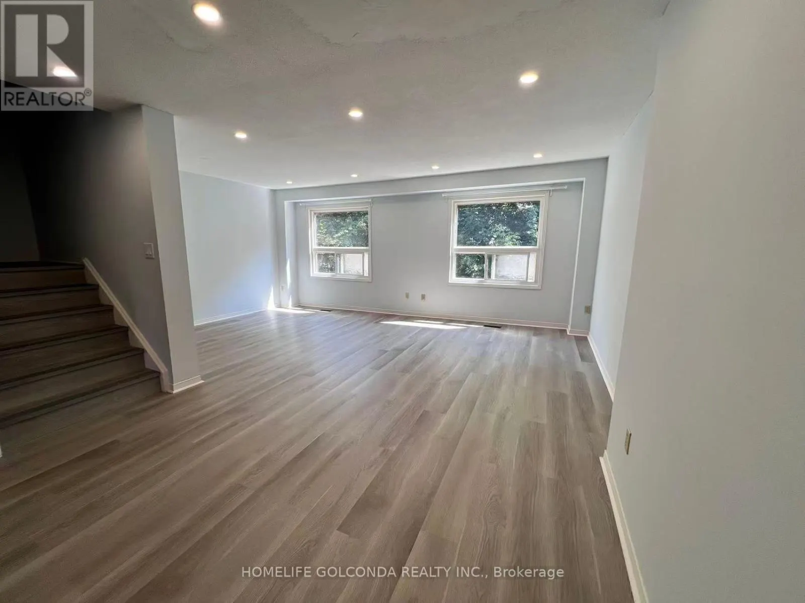 29 - 25 WHITECAP BOULEVARD