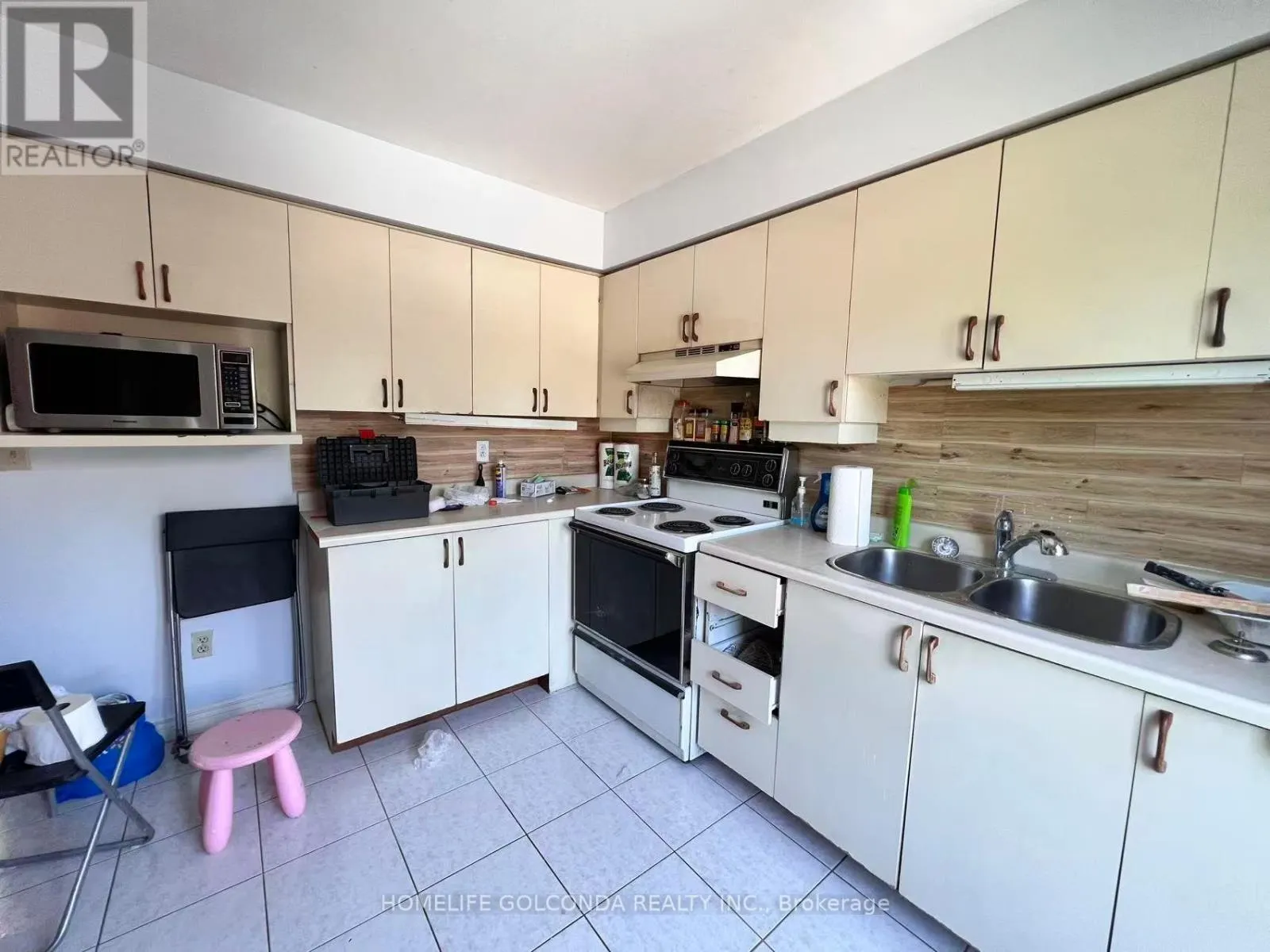 29 - 25 WHITECAP BOULEVARD