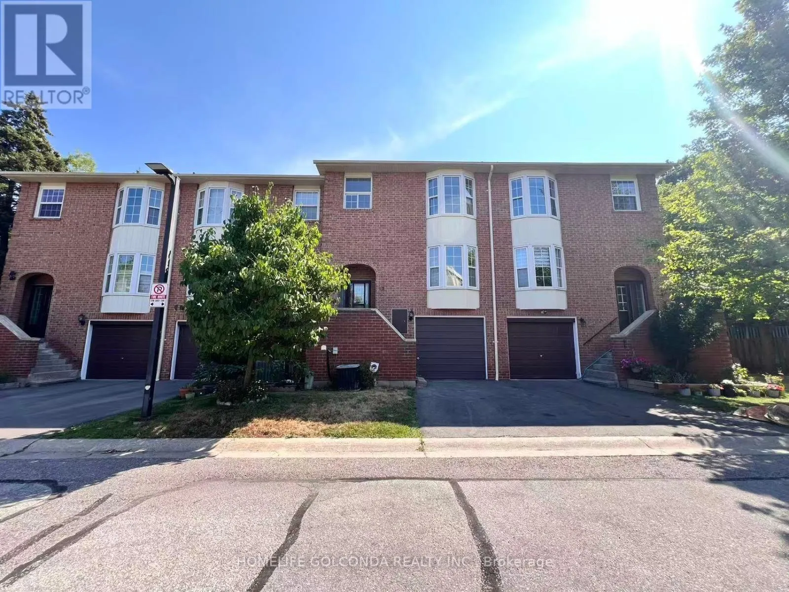 29 - 25 WHITECAP BOULEVARD