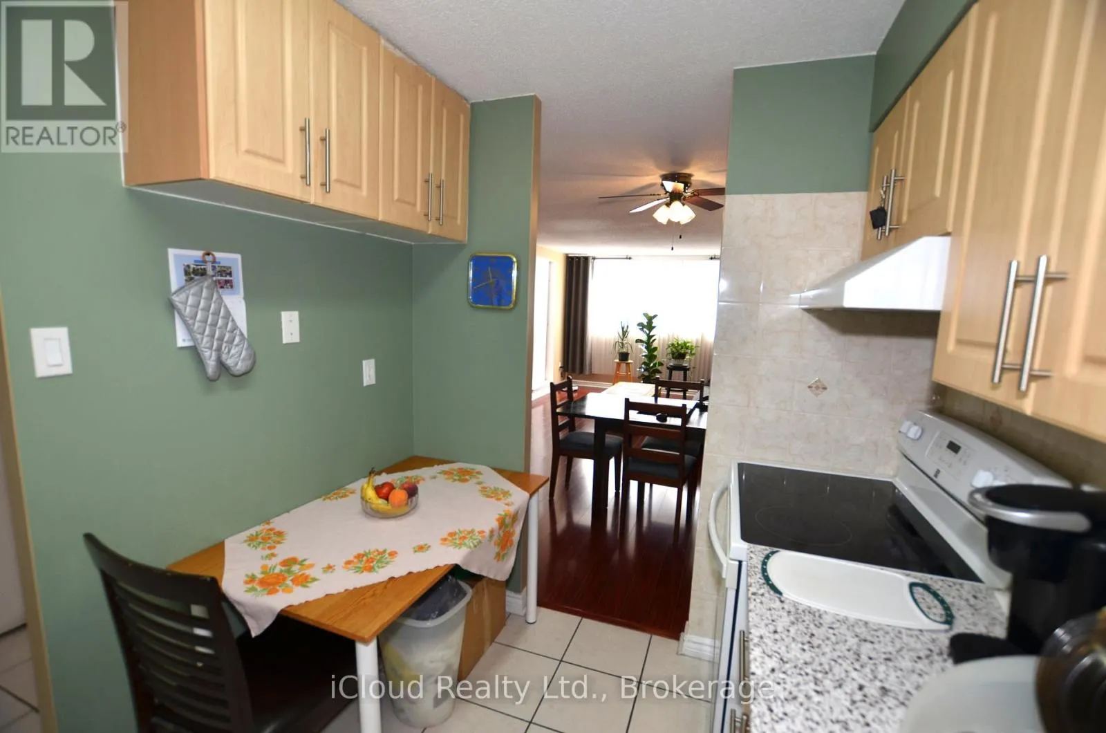 1213 - 10 TAPSCOTT ROAD