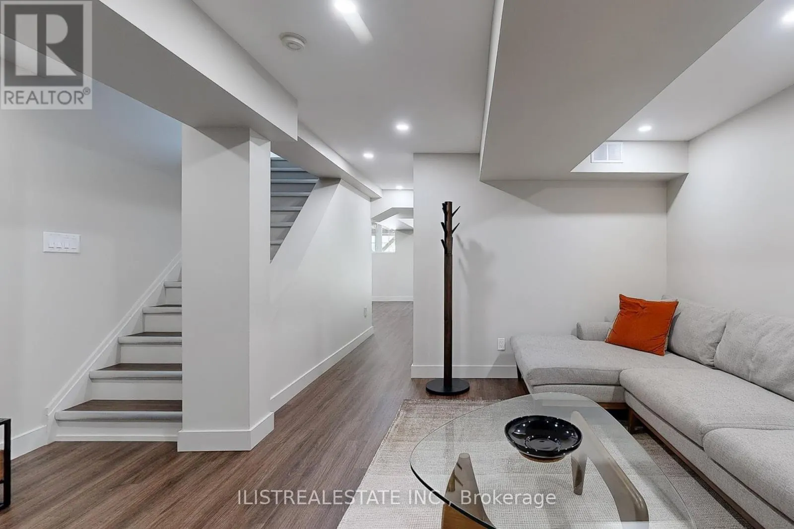 50 MOYNAHAN CRESCENT
