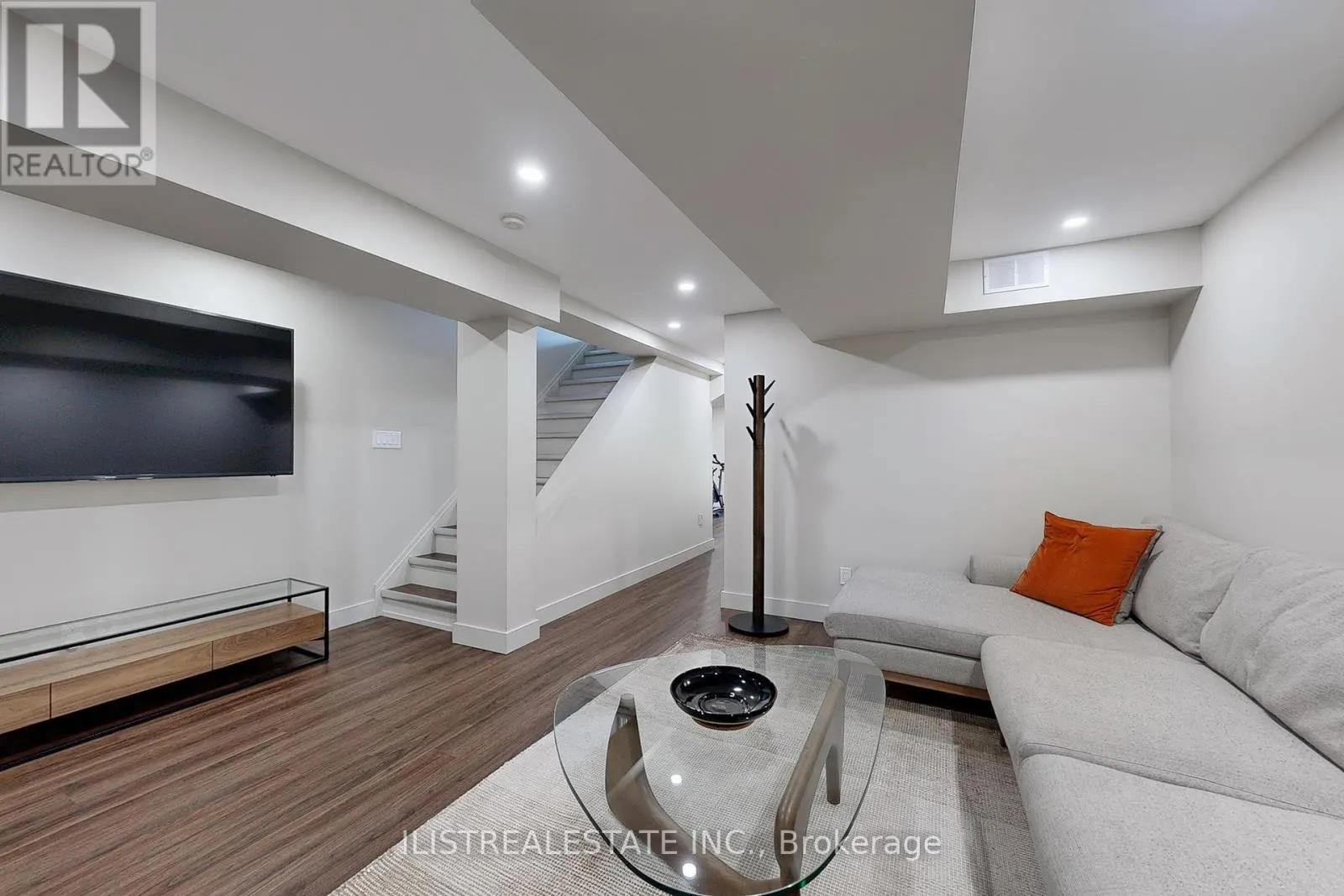 50 MOYNAHAN CRESCENT
