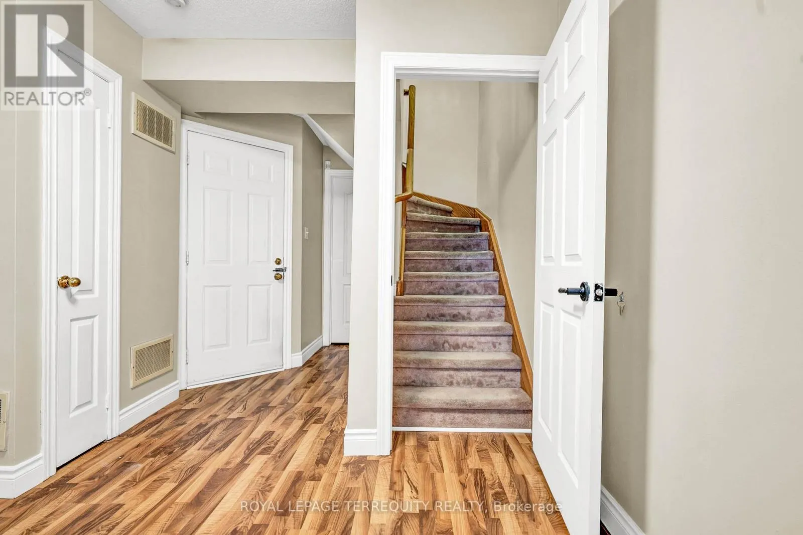 5 COLLIS LANE
