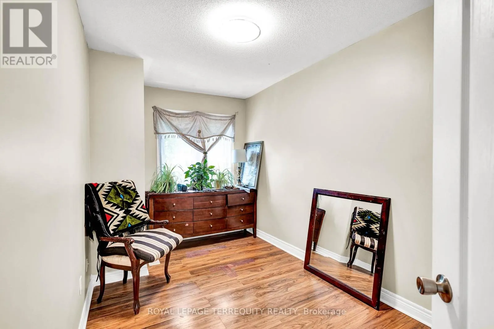 5 COLLIS LANE
