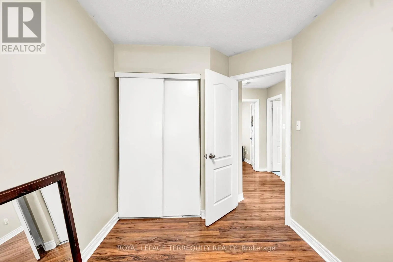 5 COLLIS LANE