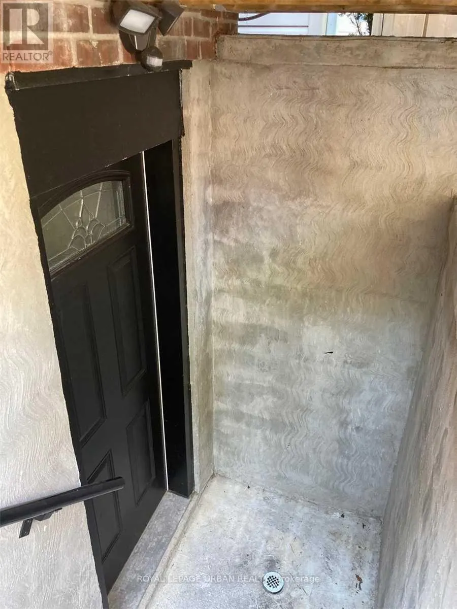 LOWER - 17 CHESTER AVENUE