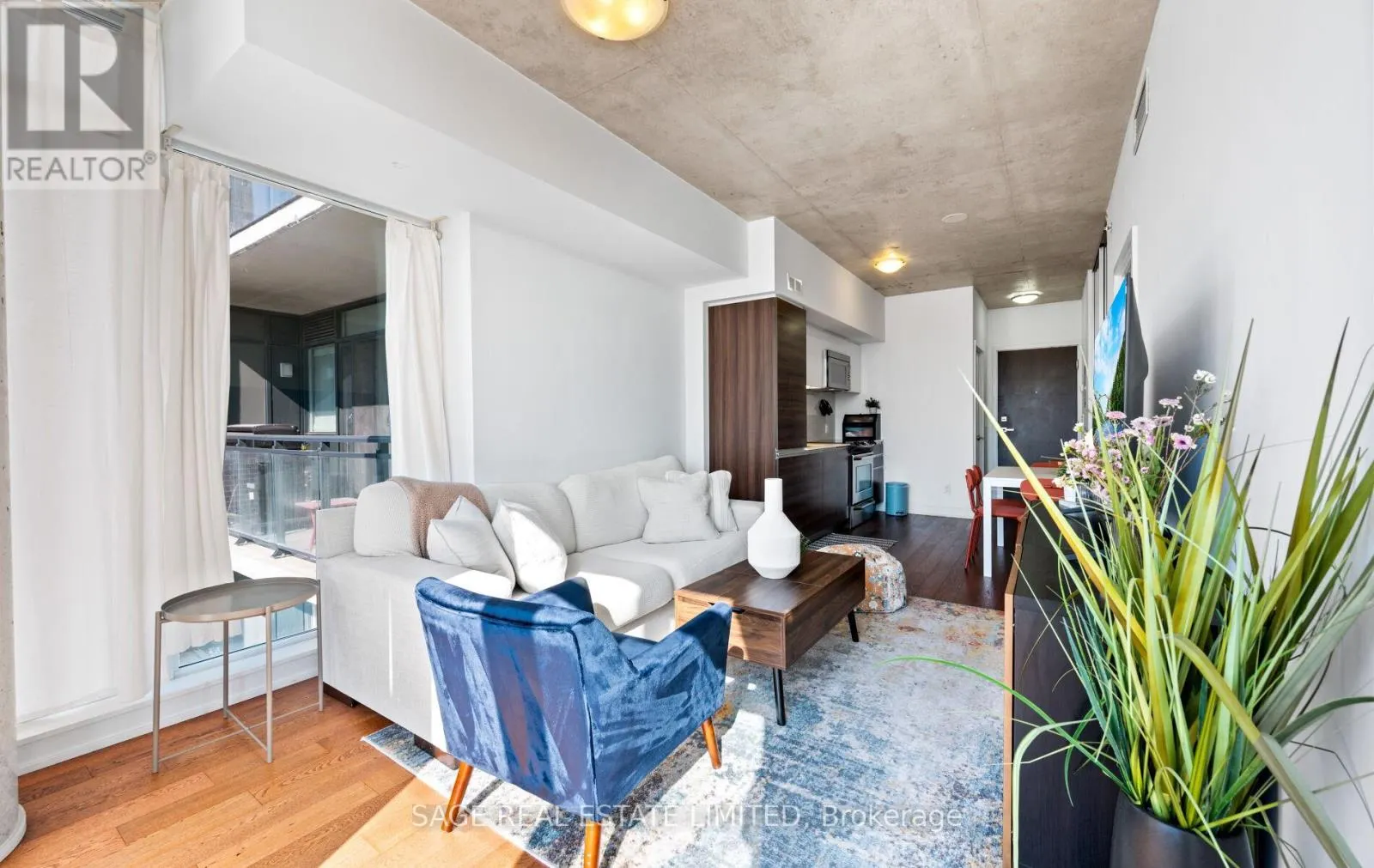 420 - 1190 DUNDAS STREET E