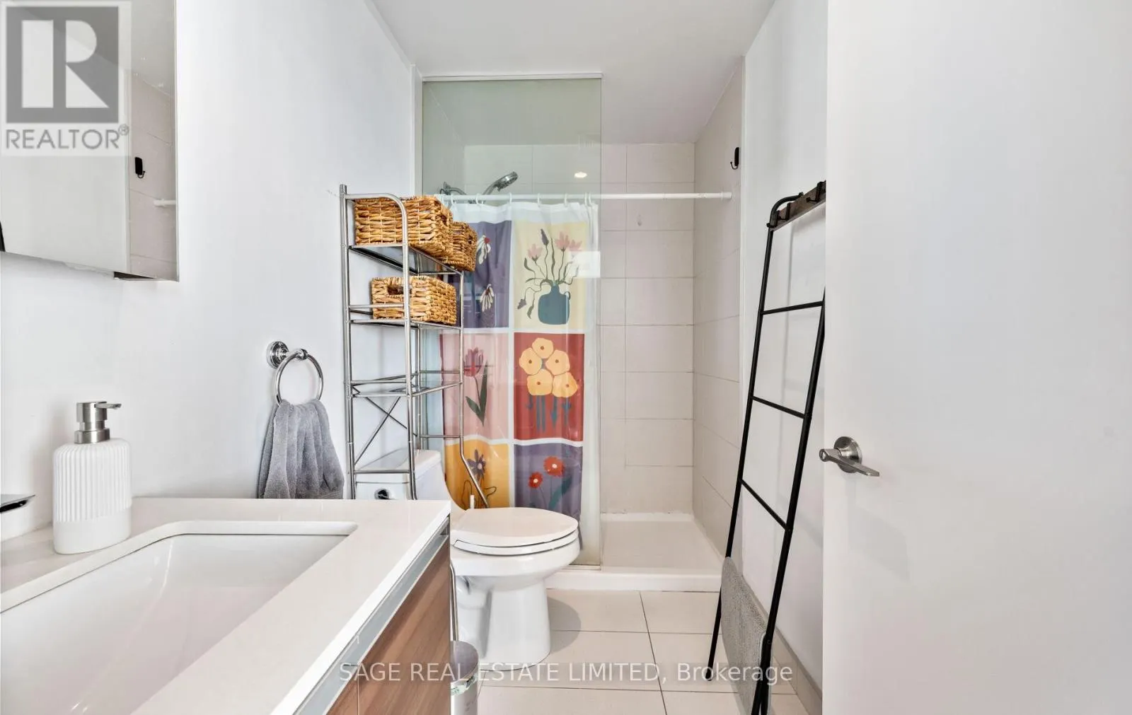 420 - 1190 DUNDAS STREET E