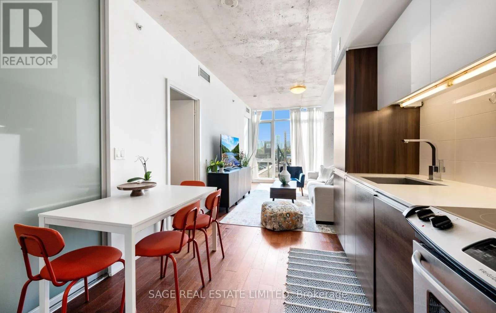 420 - 1190 DUNDAS STREET E