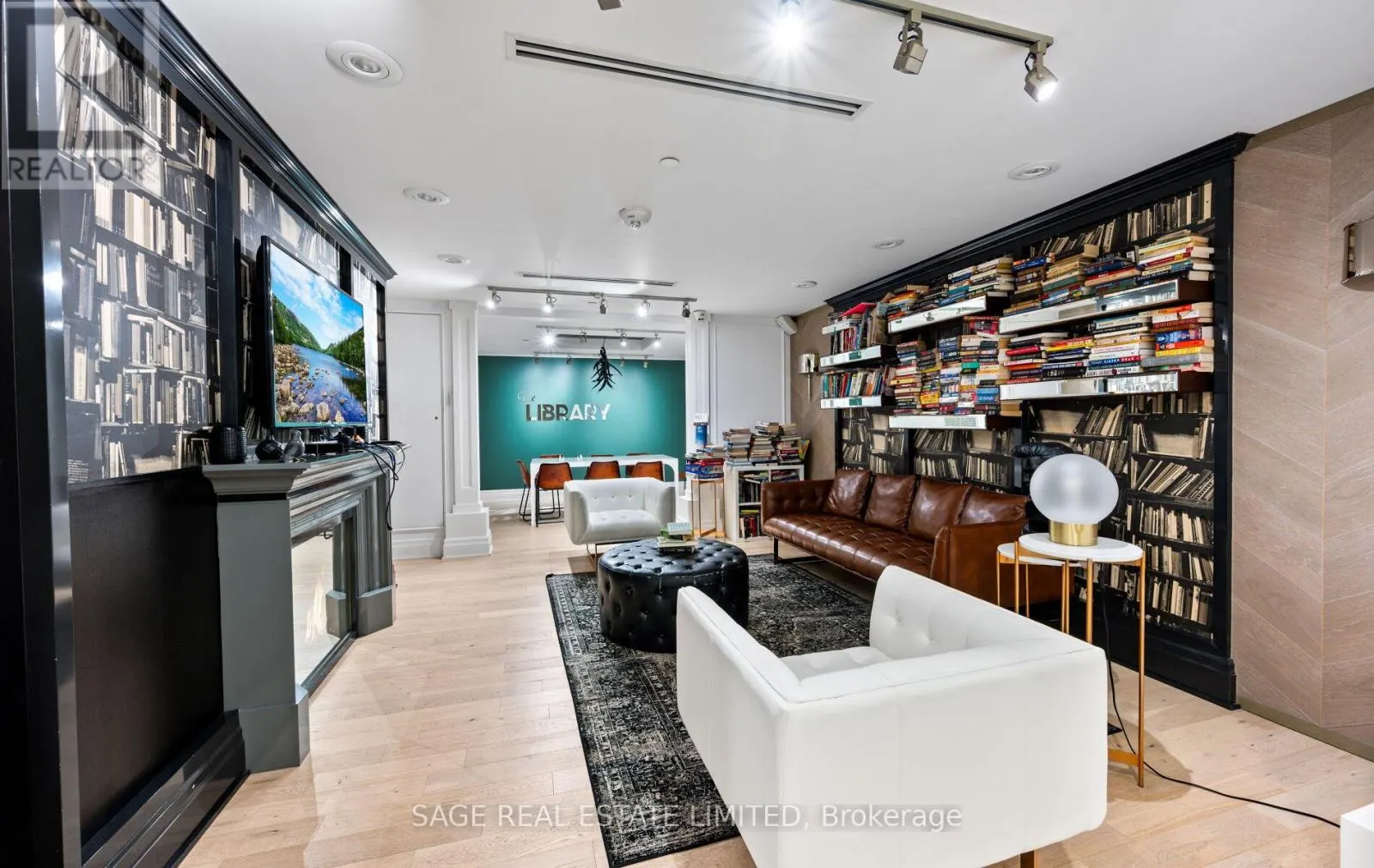 420 - 1190 DUNDAS STREET E