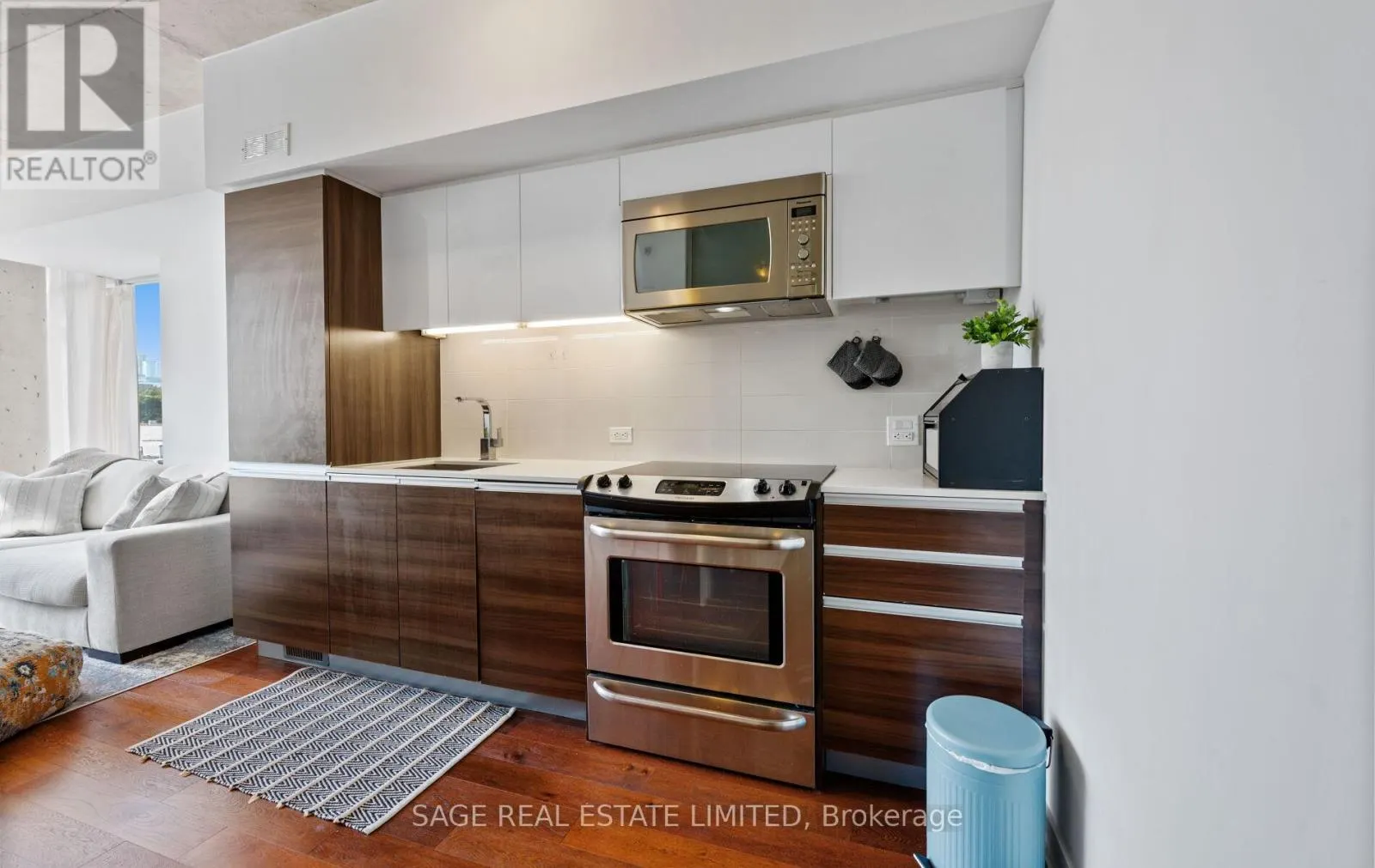 420 - 1190 DUNDAS STREET E