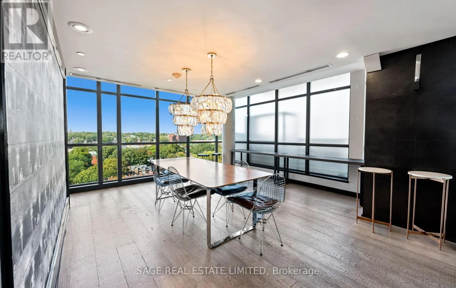 420 - 1190 DUNDAS STREET E