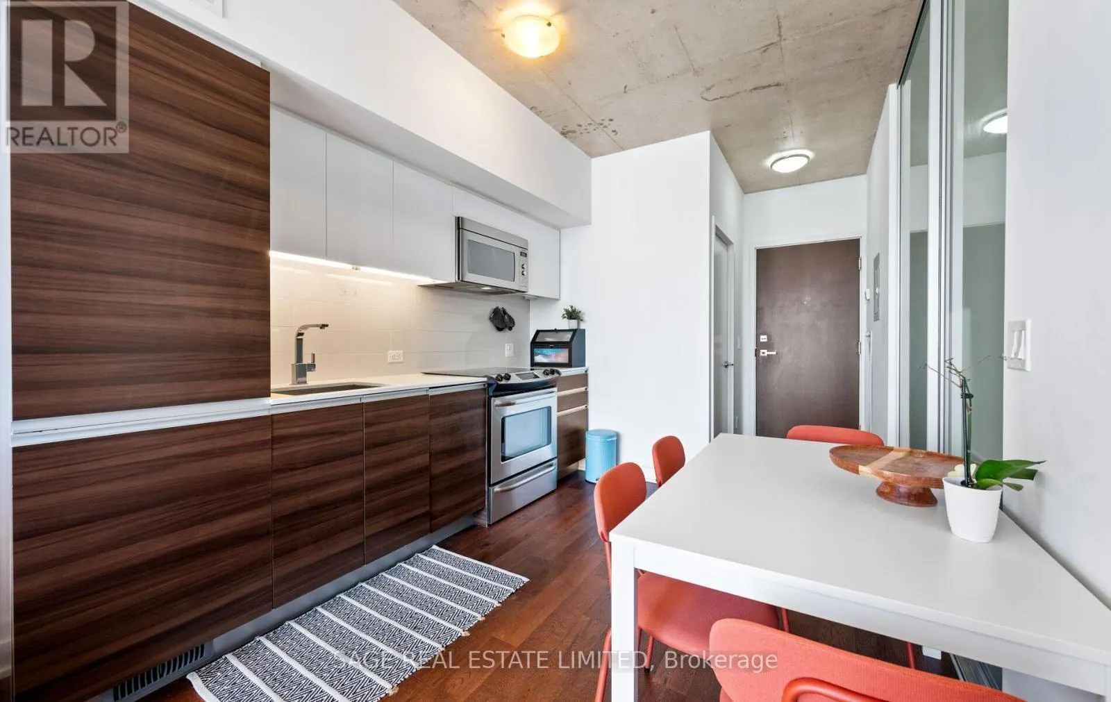 420 - 1190 DUNDAS STREET E