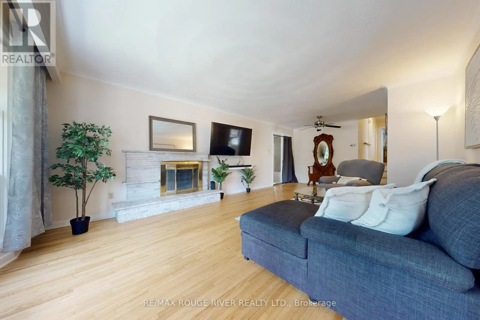 18 DARLINGSIDE DRIVE