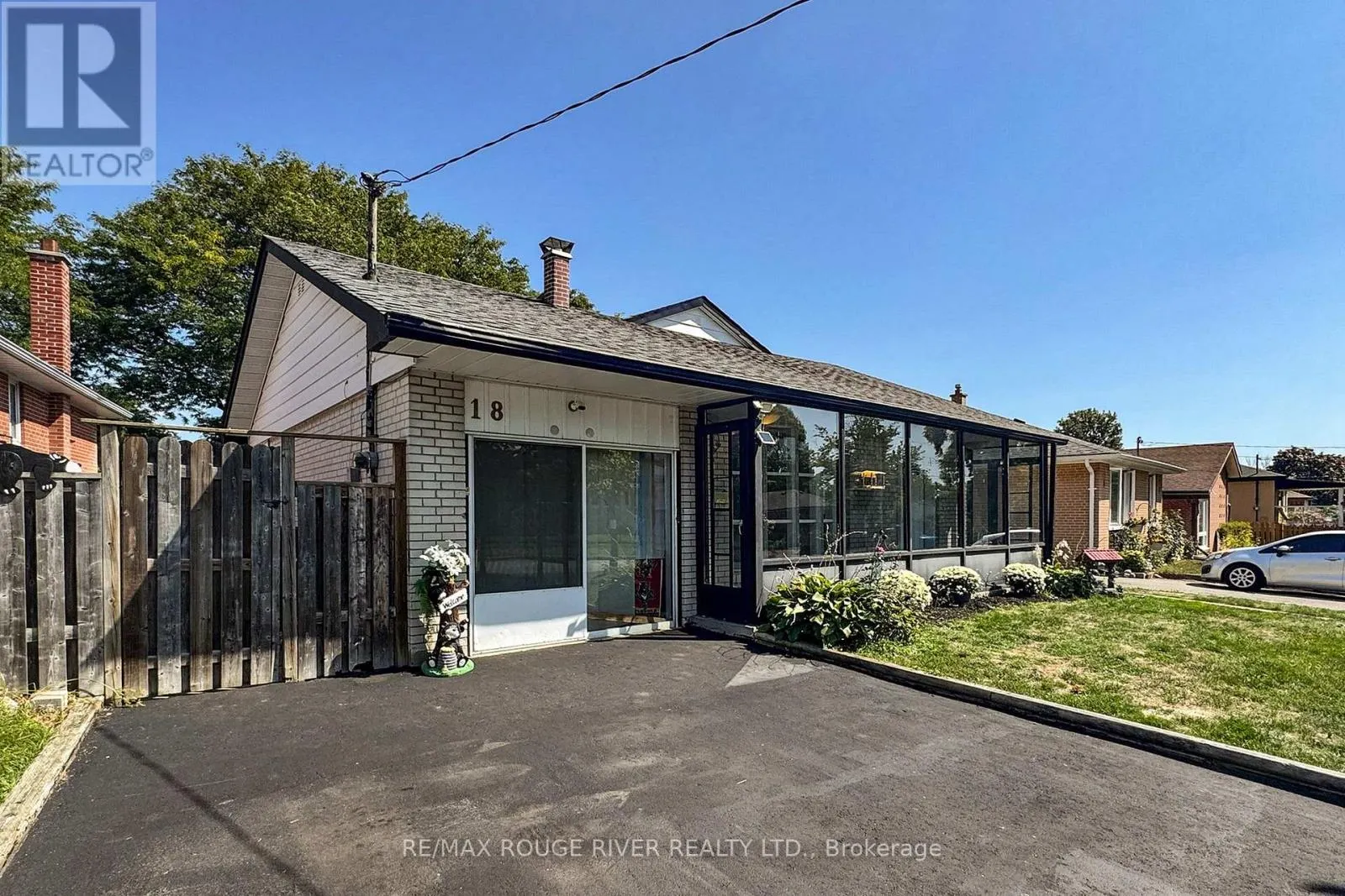 18 DARLINGSIDE DRIVE