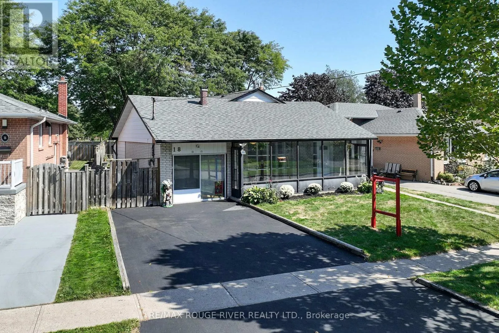 18 DARLINGSIDE DRIVE