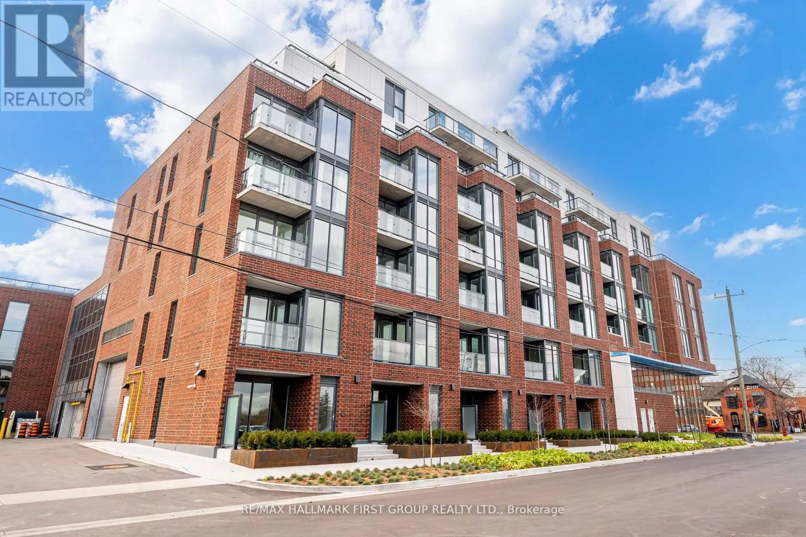 404 - 201 BROCK STREET S