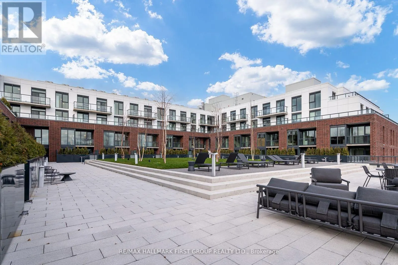 404 - 201 BROCK STREET S