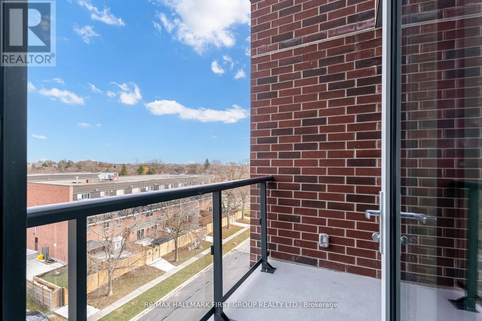 404 - 201 BROCK STREET S