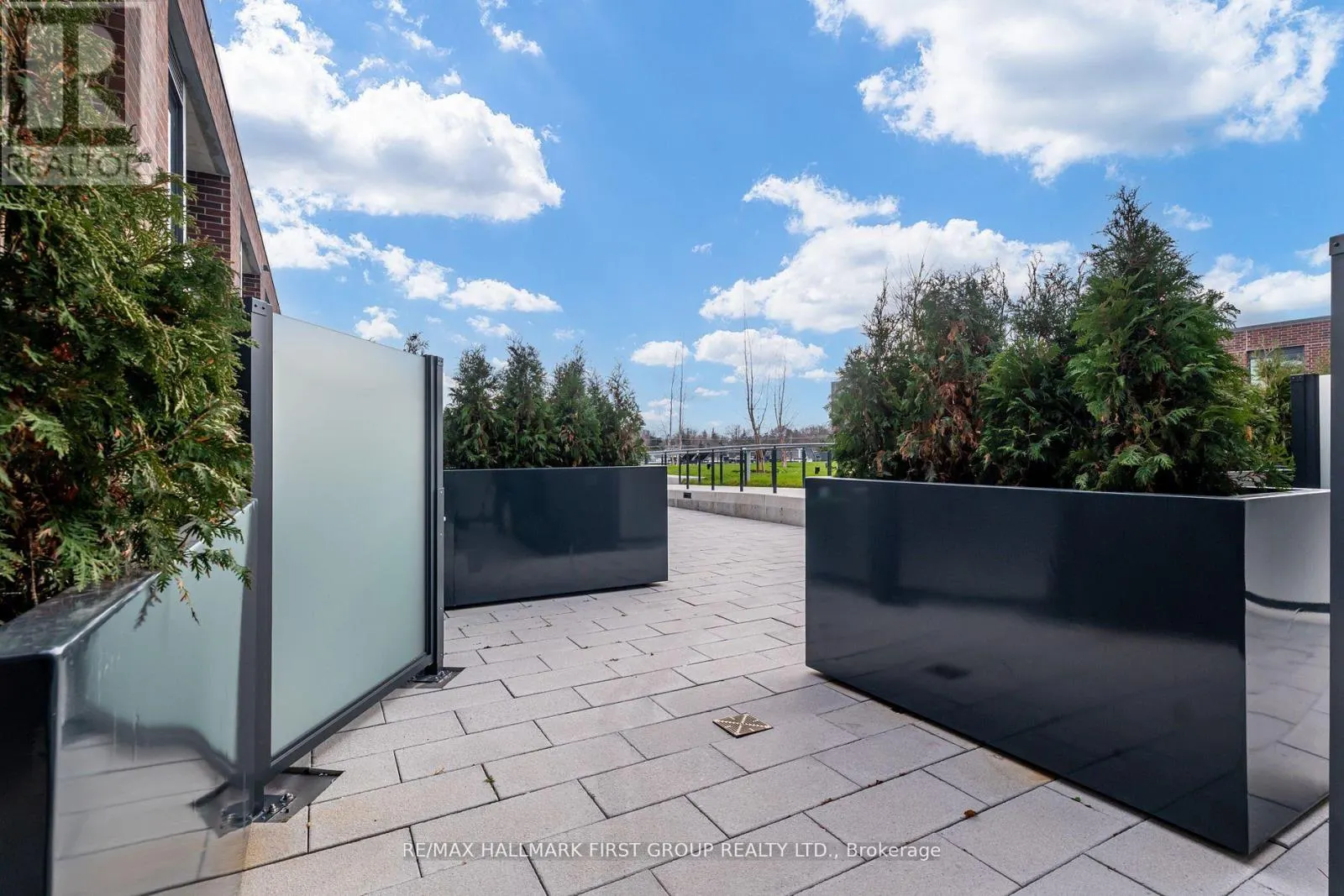 404 - 201 BROCK STREET S