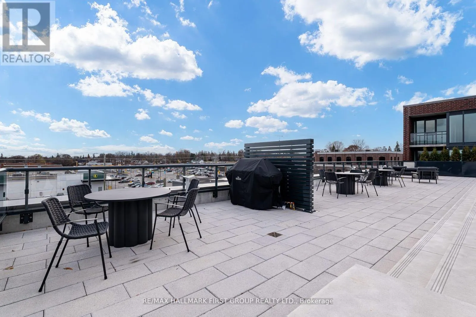 404 - 201 BROCK STREET S