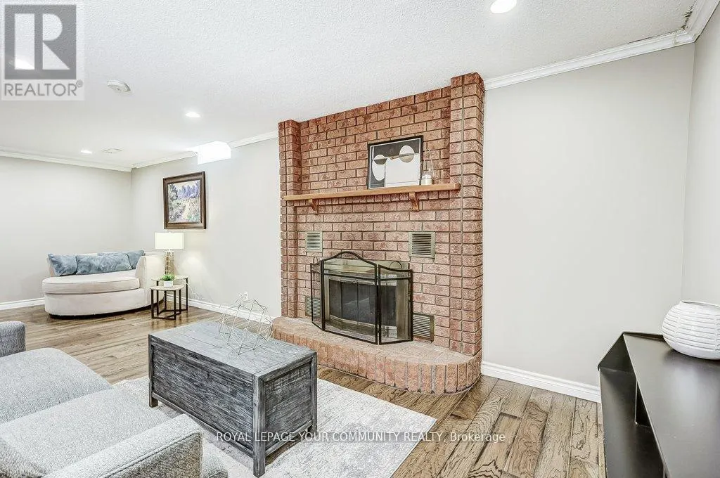 44 CANADIAN OAKS DRIVE