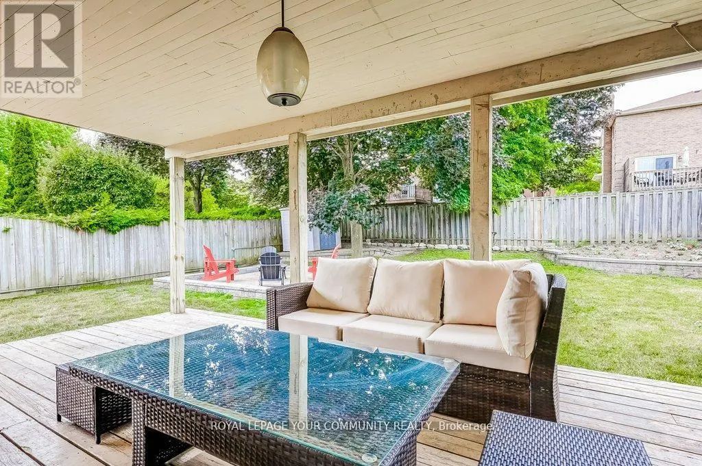 44 CANADIAN OAKS DRIVE