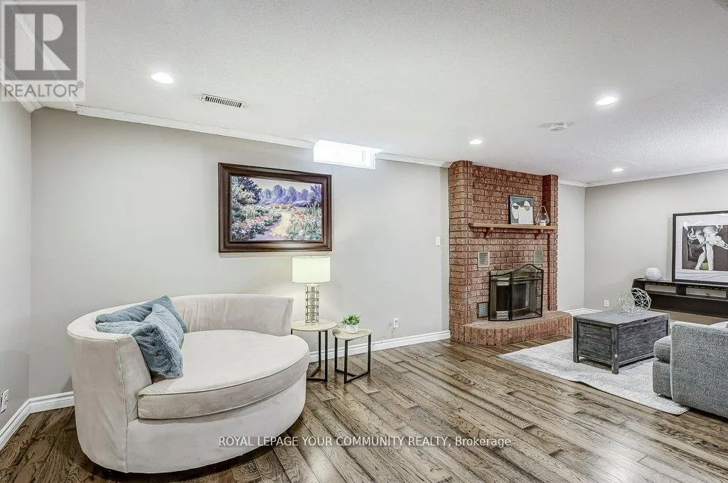 44 CANADIAN OAKS DRIVE