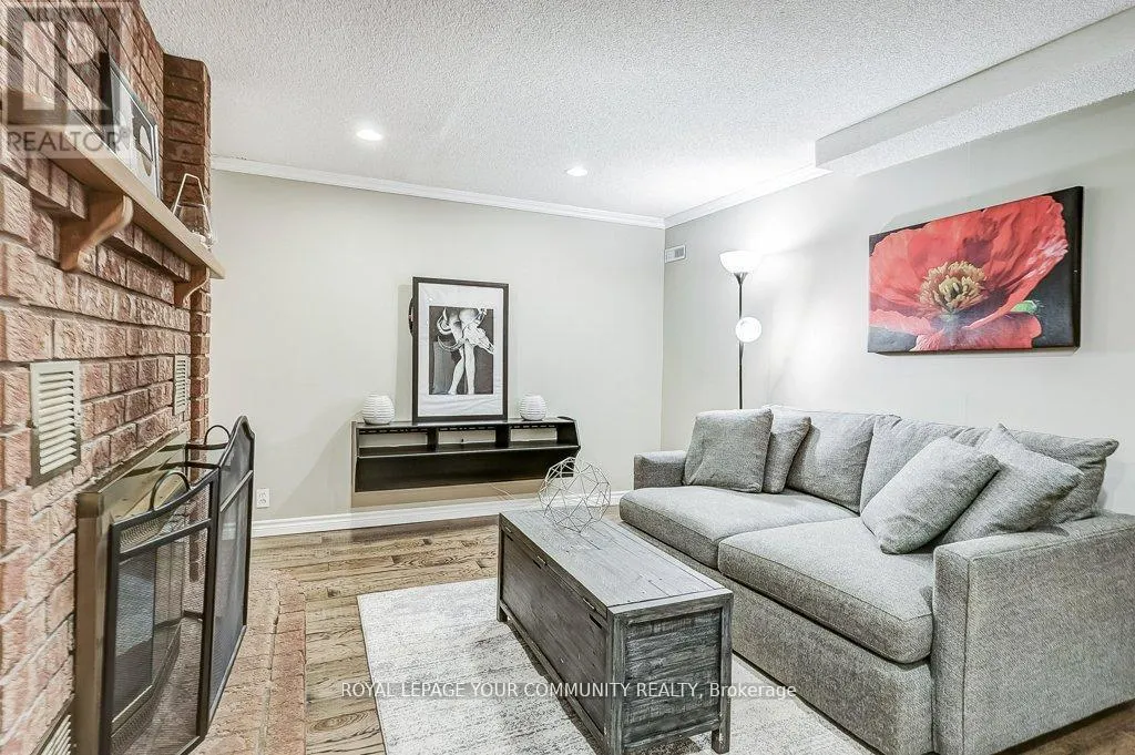 44 CANADIAN OAKS DRIVE
