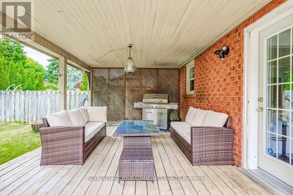 44 CANADIAN OAKS DRIVE