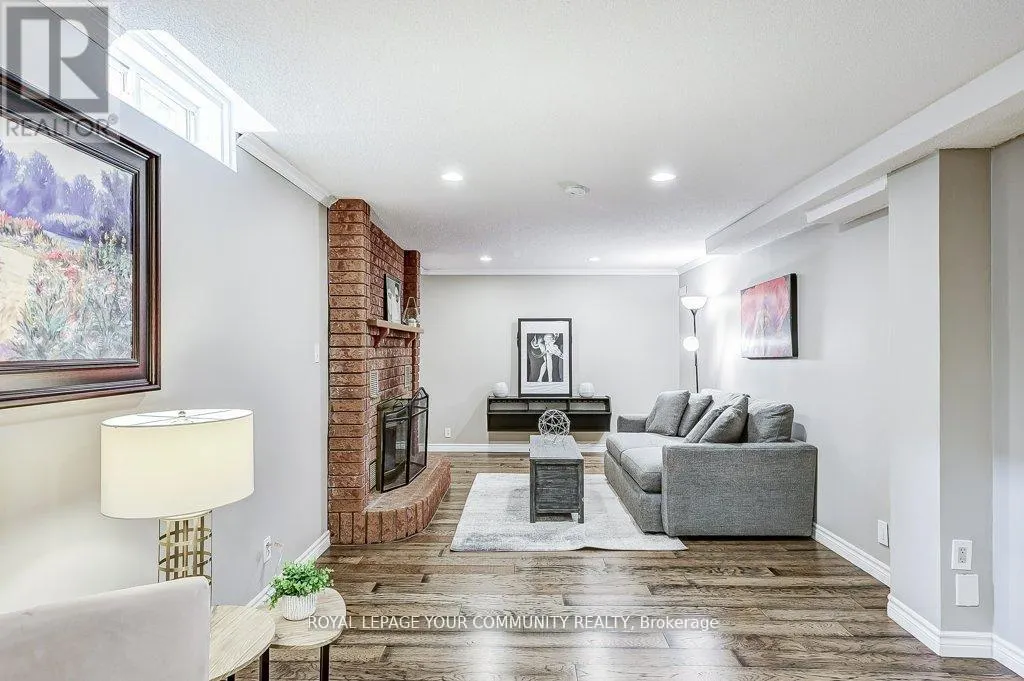 44 CANADIAN OAKS DRIVE