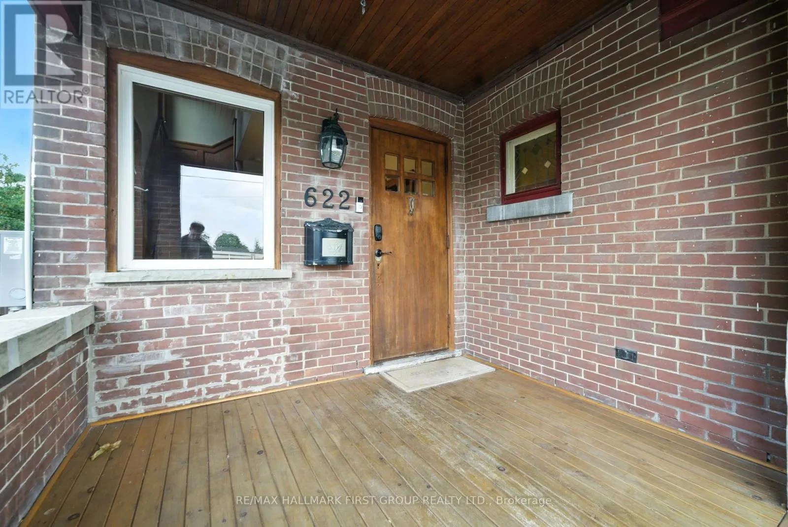 MAIN/SECOND FLOOR - 622 SIMCOE STREET N