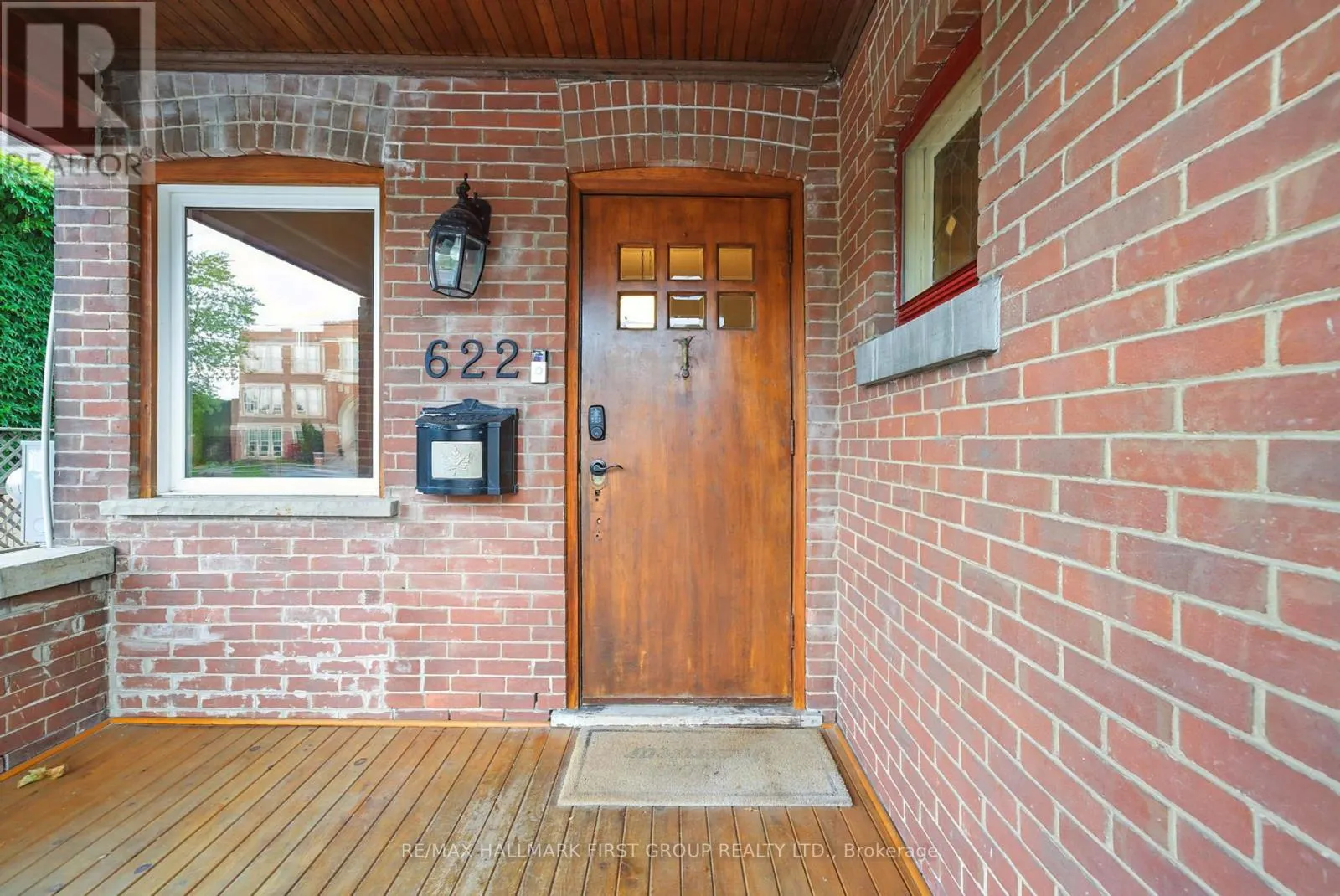 MAIN/SECOND FLOOR - 622 SIMCOE STREET N