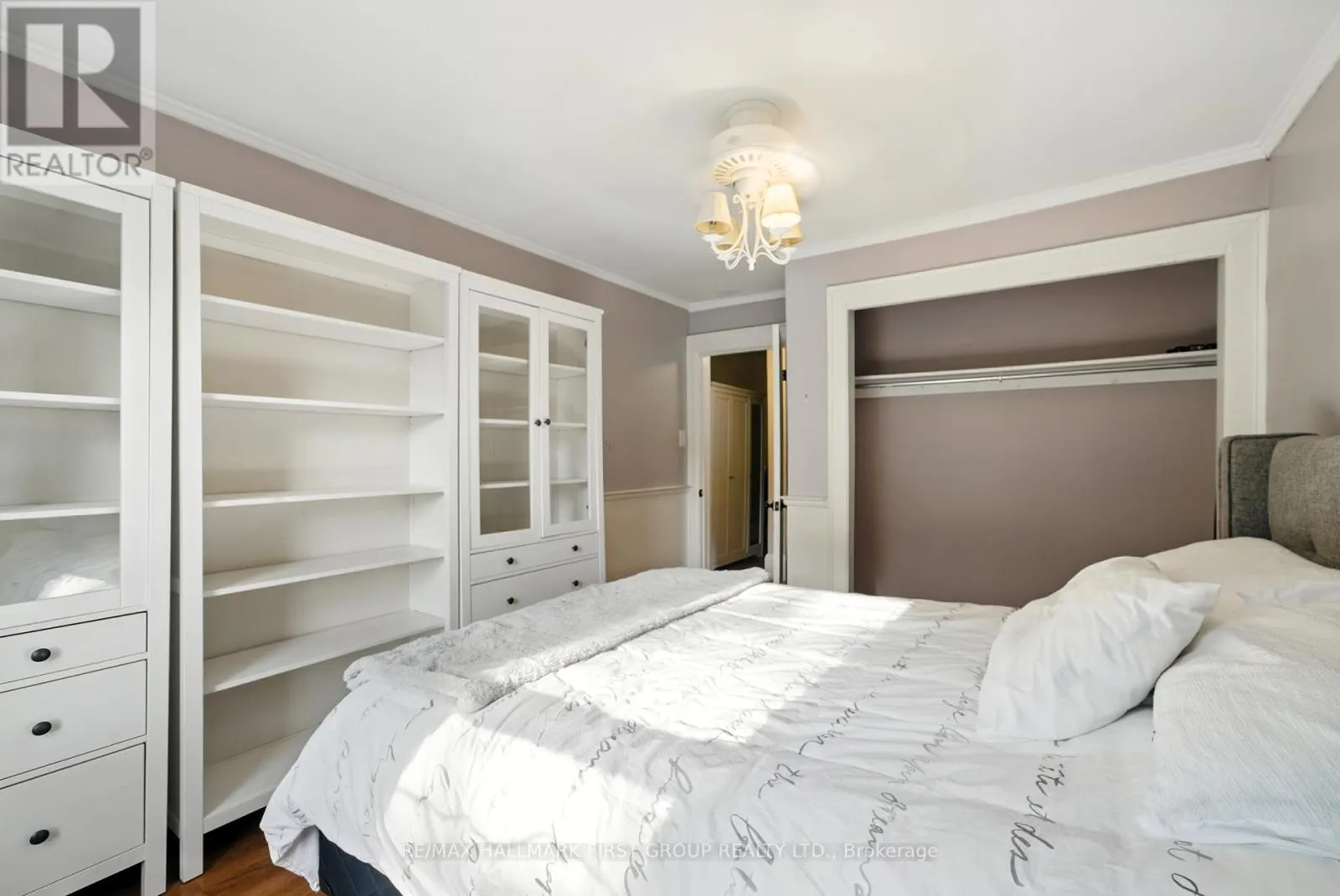 MAIN/SECOND FLOOR - 622 SIMCOE STREET N