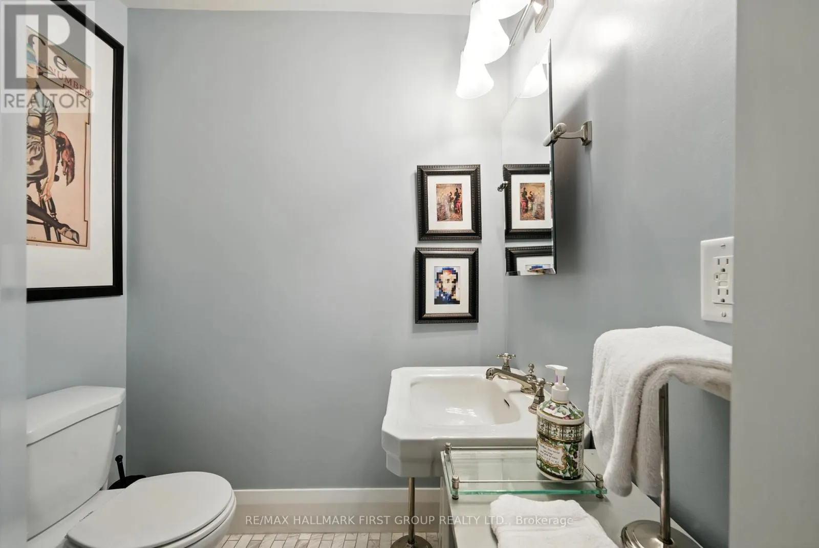 MAIN/SECOND FLOOR - 622 SIMCOE STREET N