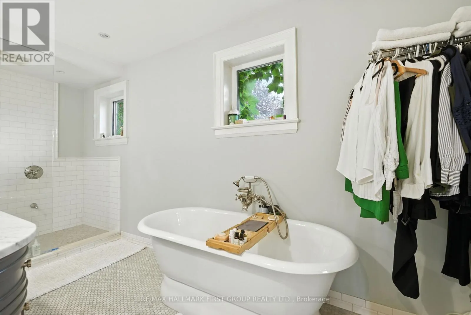 MAIN/SECOND FLOOR - 622 SIMCOE STREET N