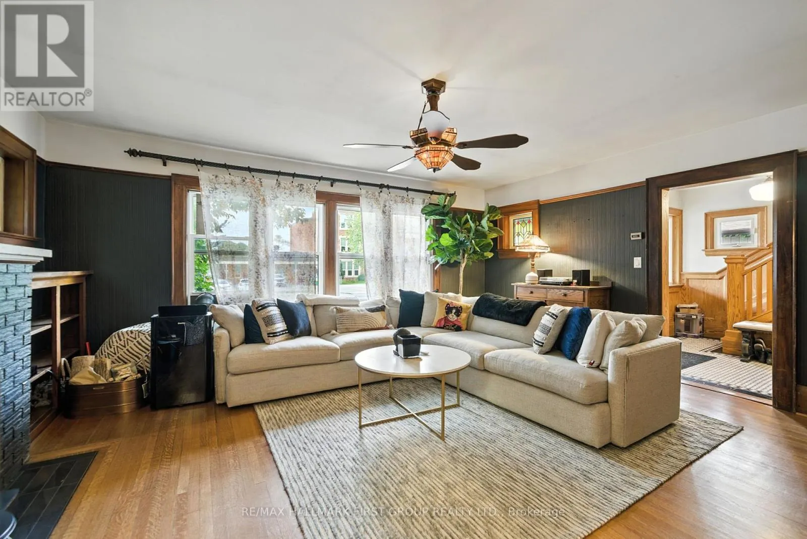 MAIN/SECOND FLOOR - 622 SIMCOE STREET N
