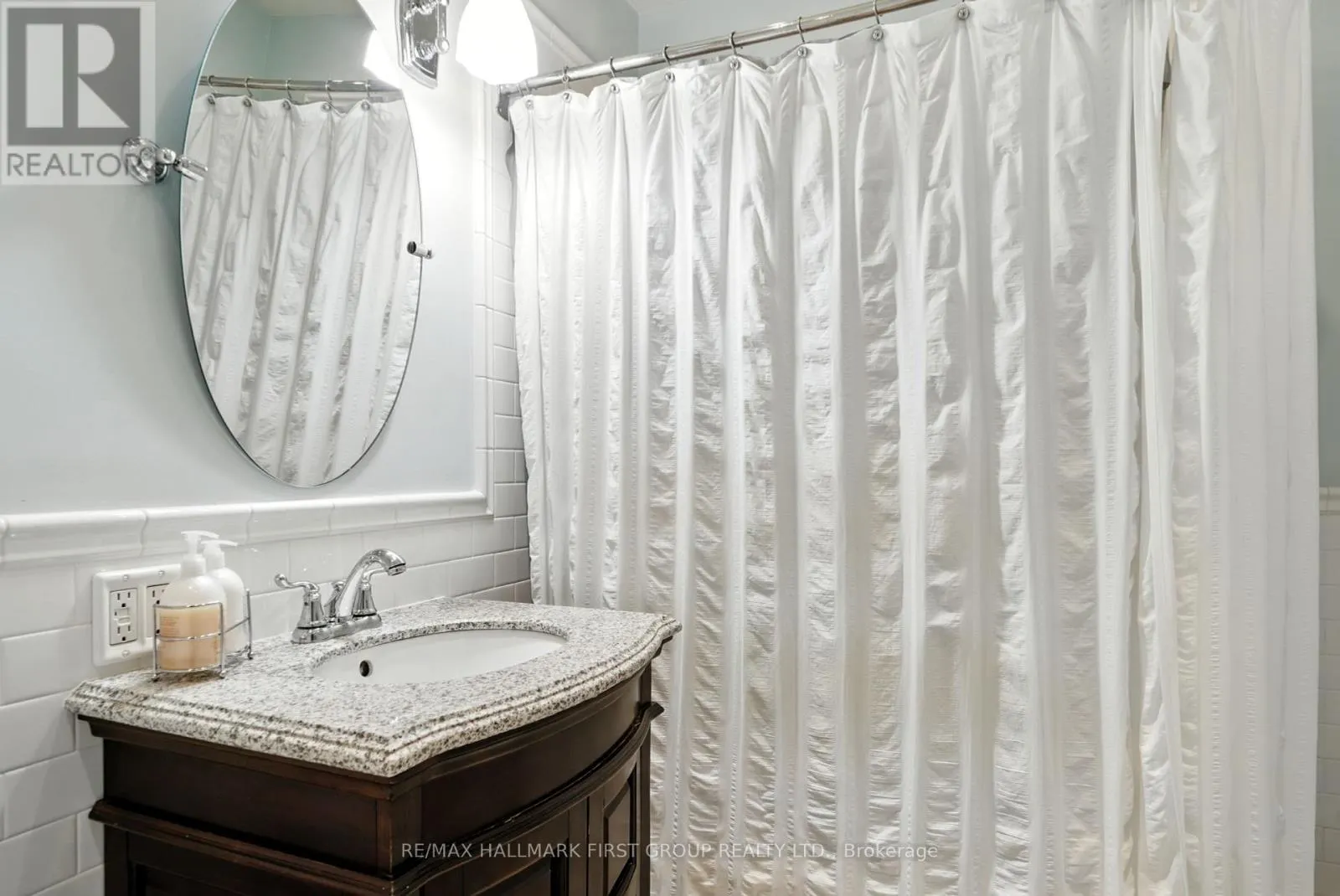 MAIN/SECOND FLOOR - 622 SIMCOE STREET N