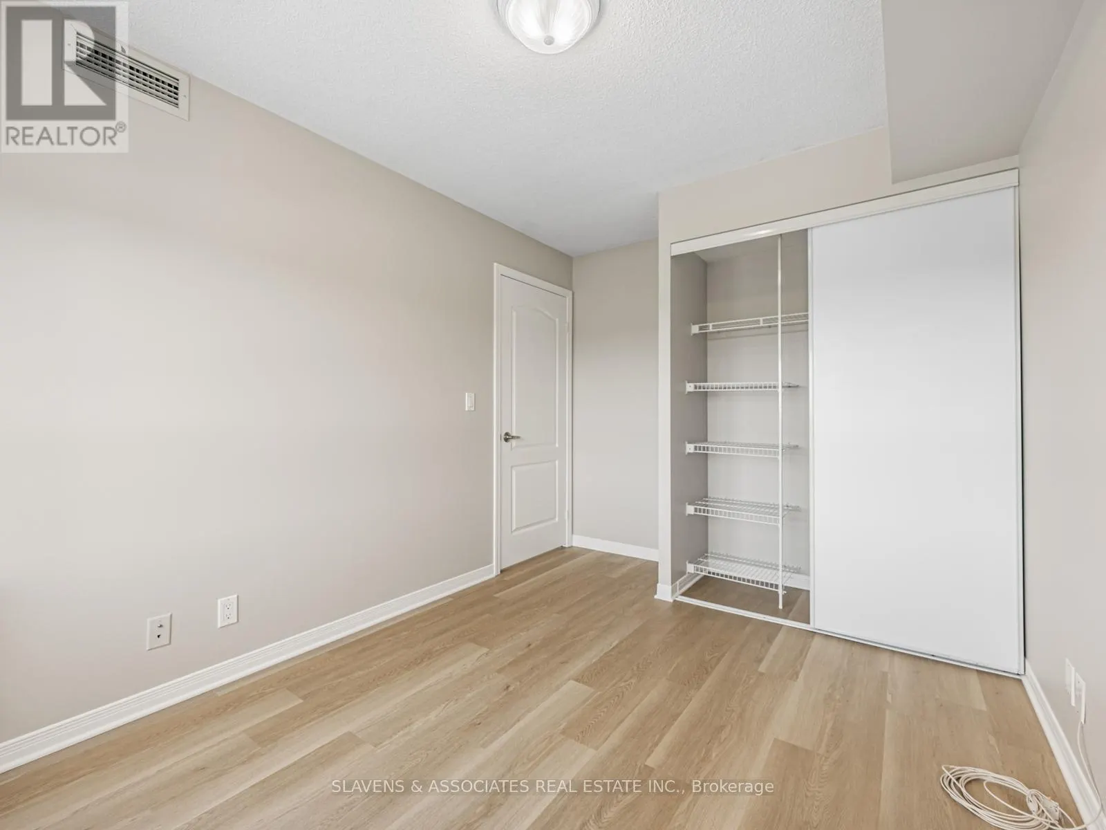 1404 - 1000 THE ESPLANADE ROAD N