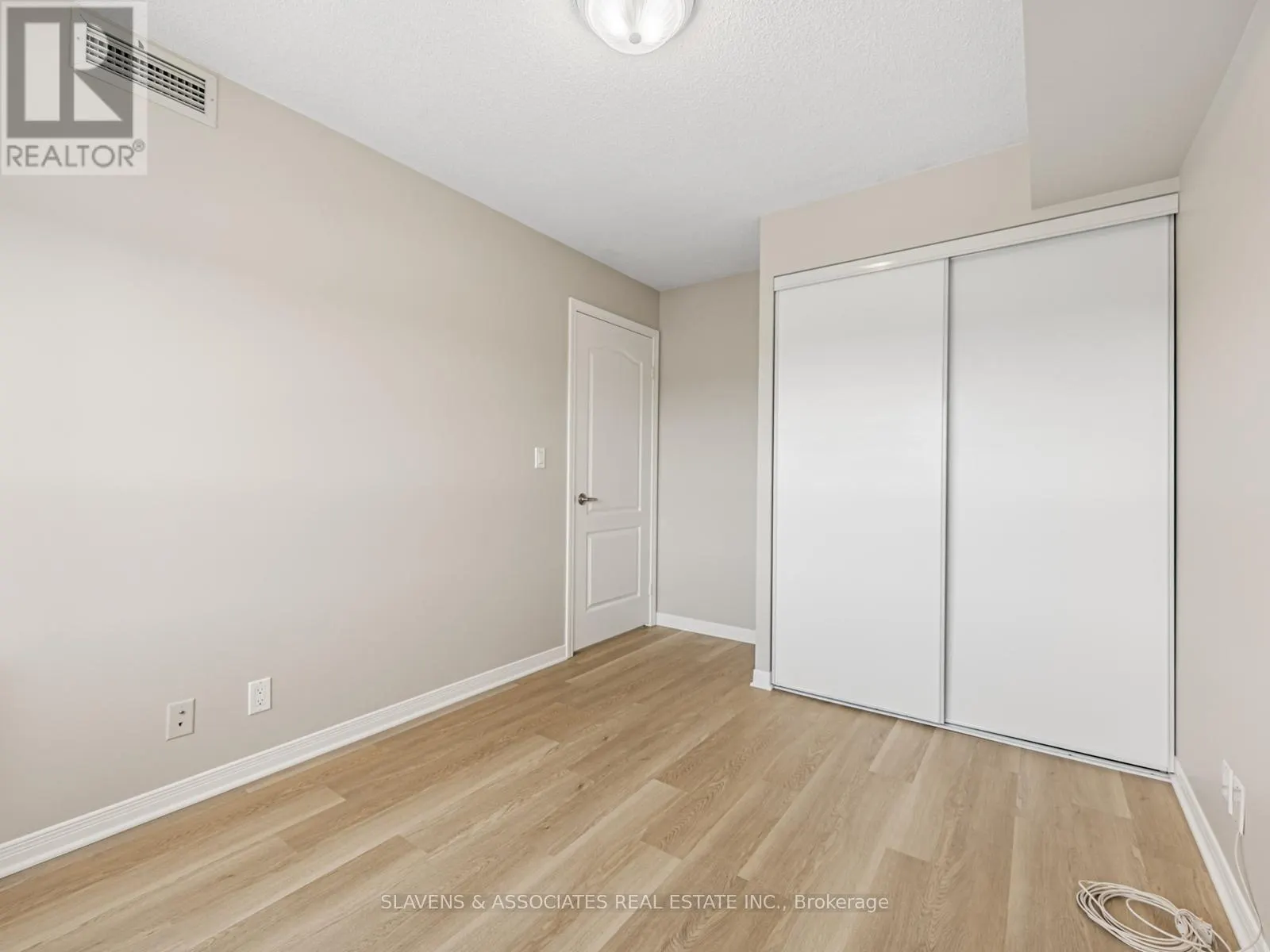 1404 - 1000 THE ESPLANADE ROAD N