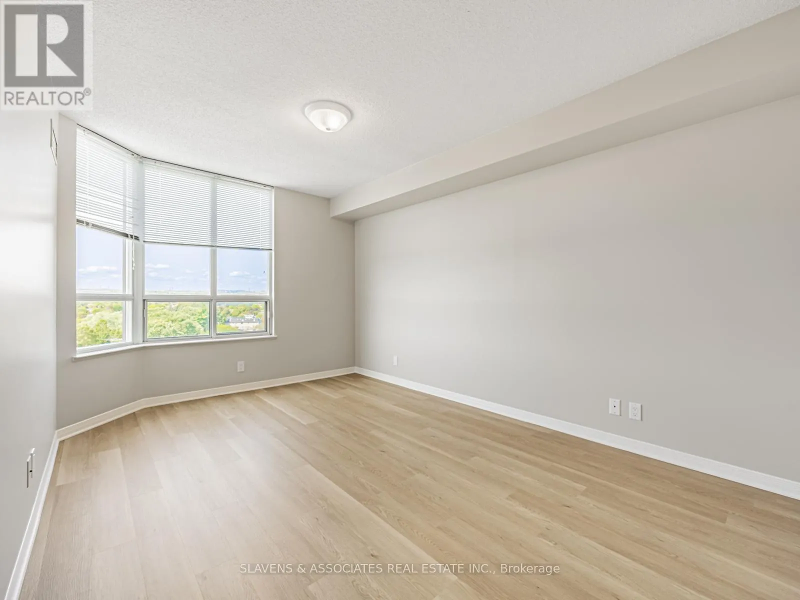 1404 - 1000 THE ESPLANADE ROAD N