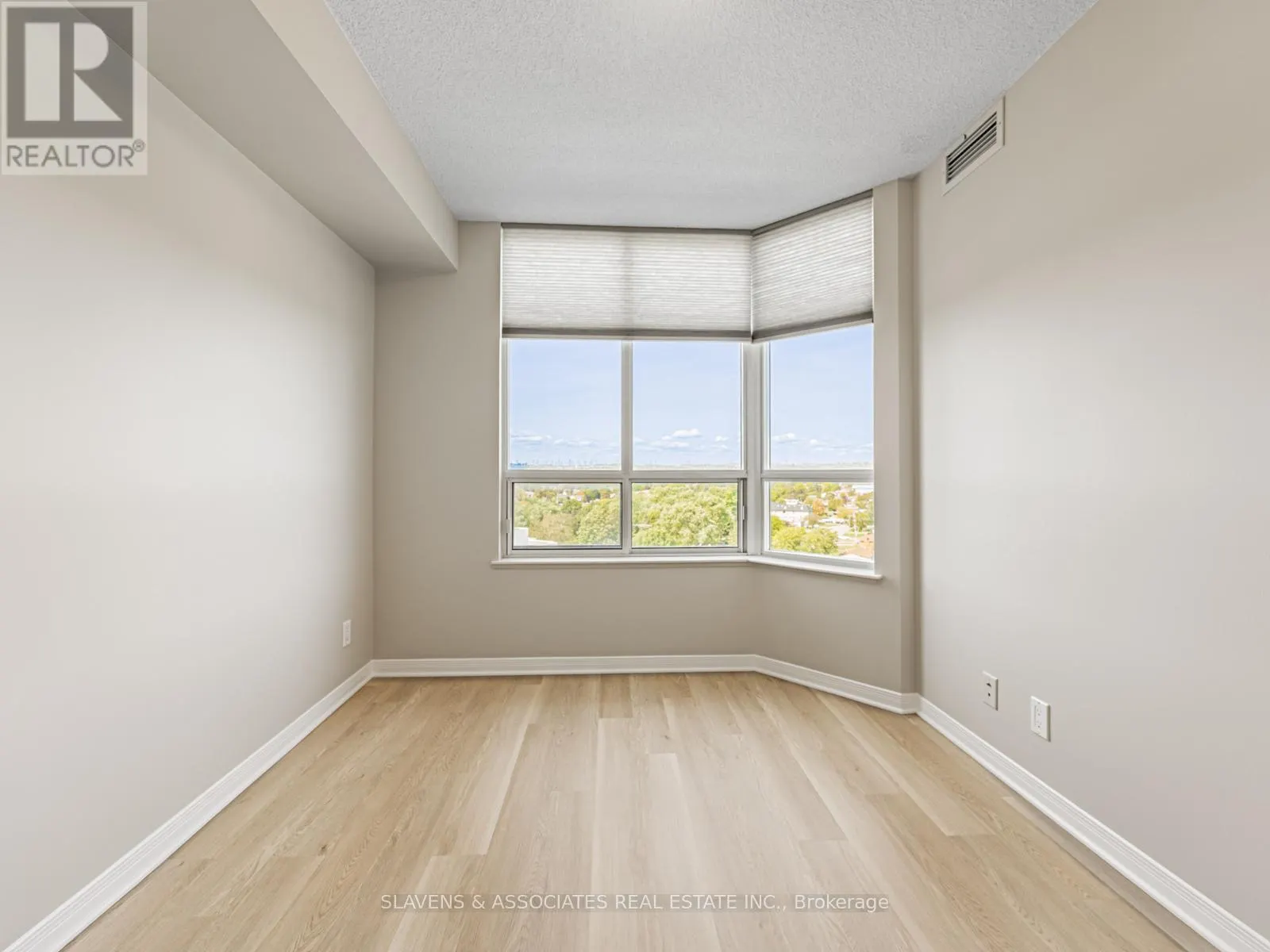 1404 - 1000 THE ESPLANADE ROAD N