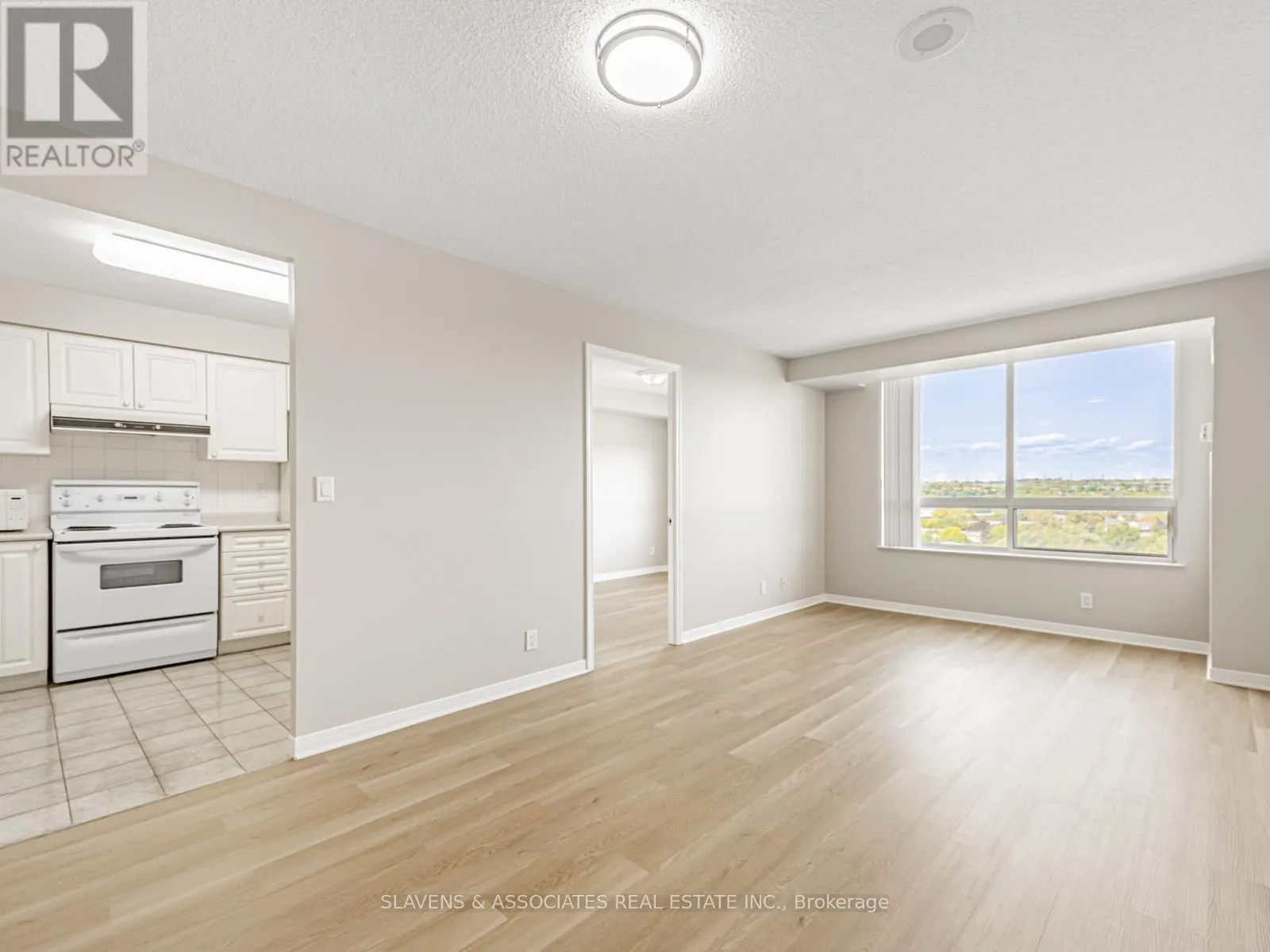 1404 - 1000 THE ESPLANADE ROAD N