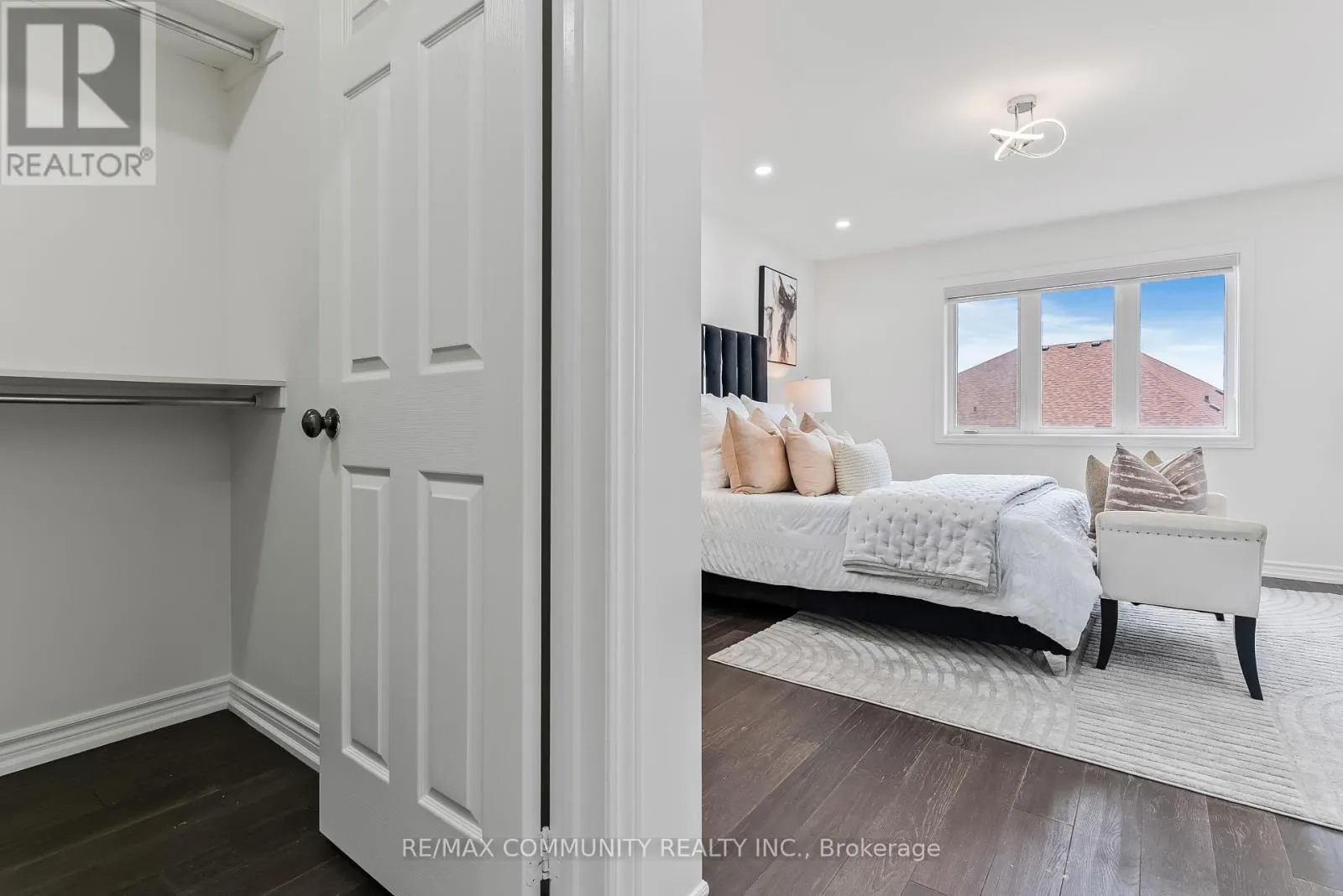 5 WHITE HEATHER BOULEVARD