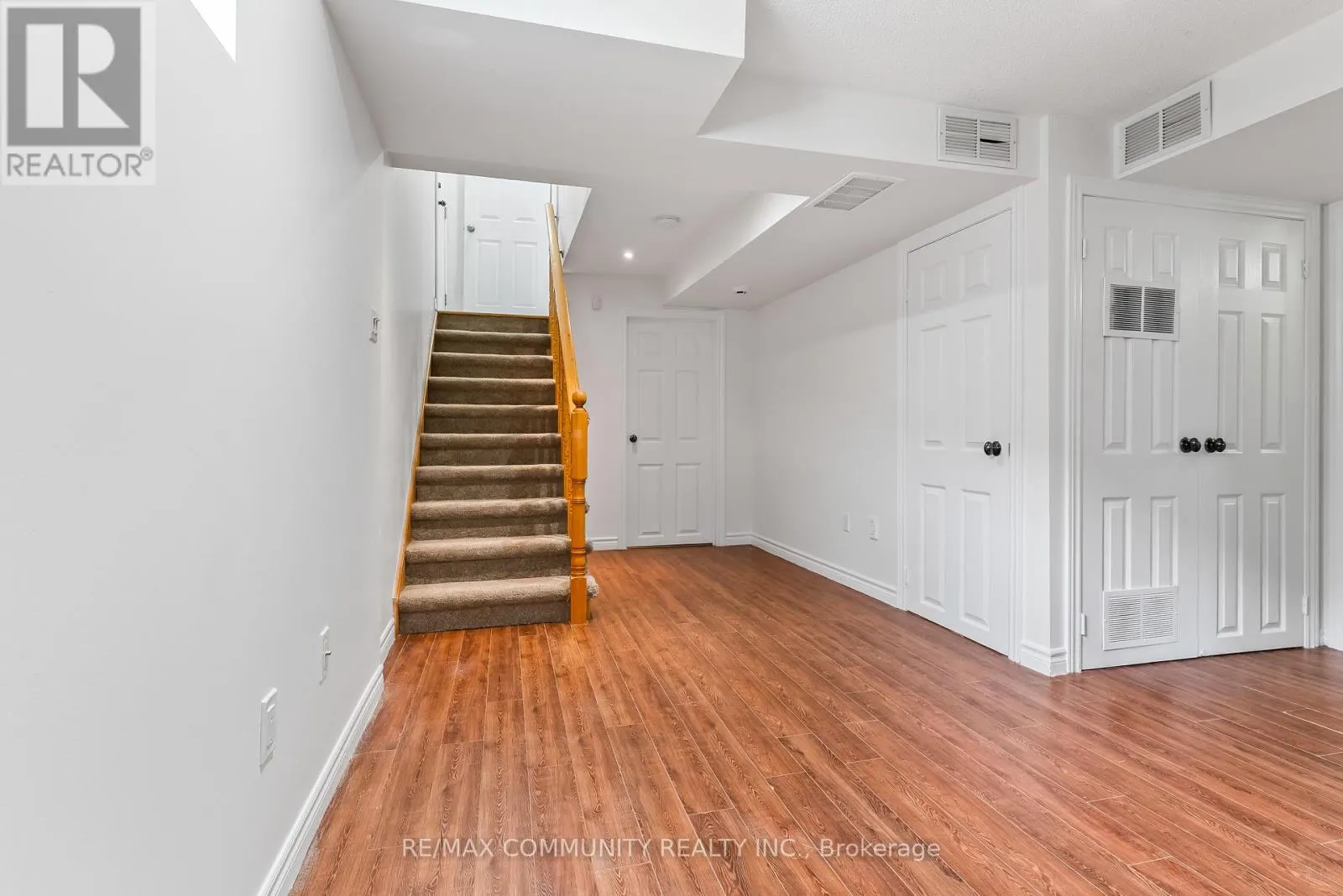 5 WHITE HEATHER BOULEVARD
