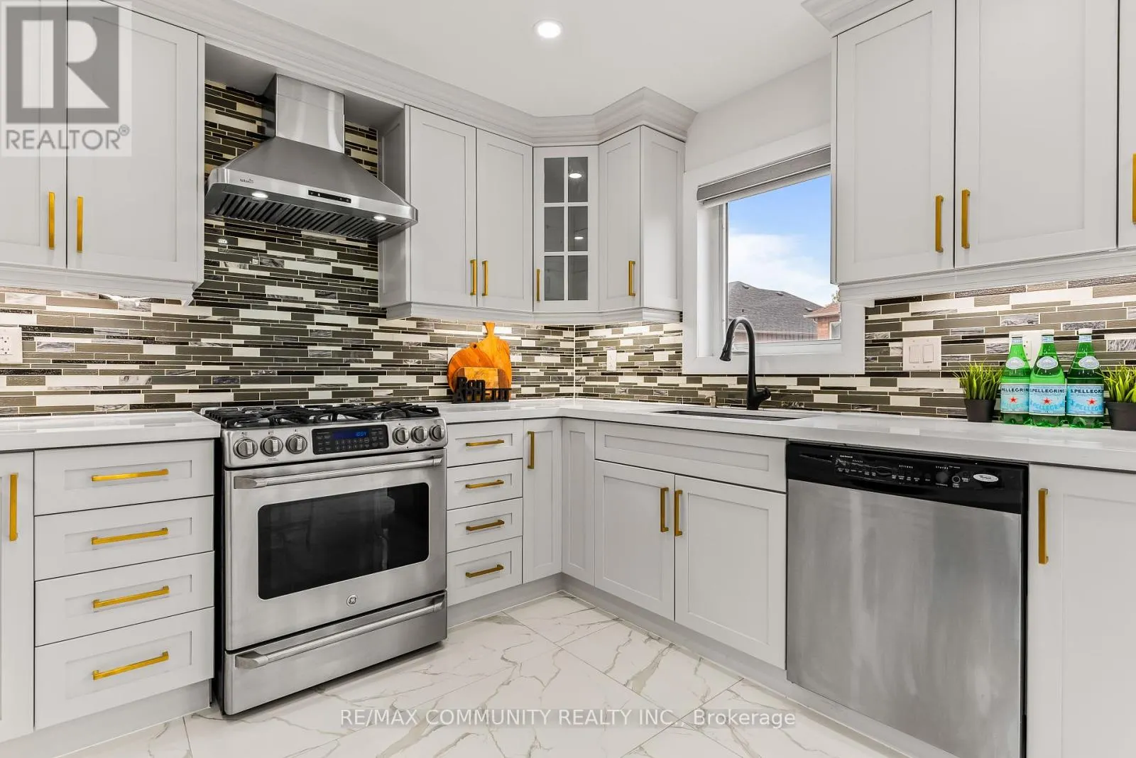 5 WHITE HEATHER BOULEVARD