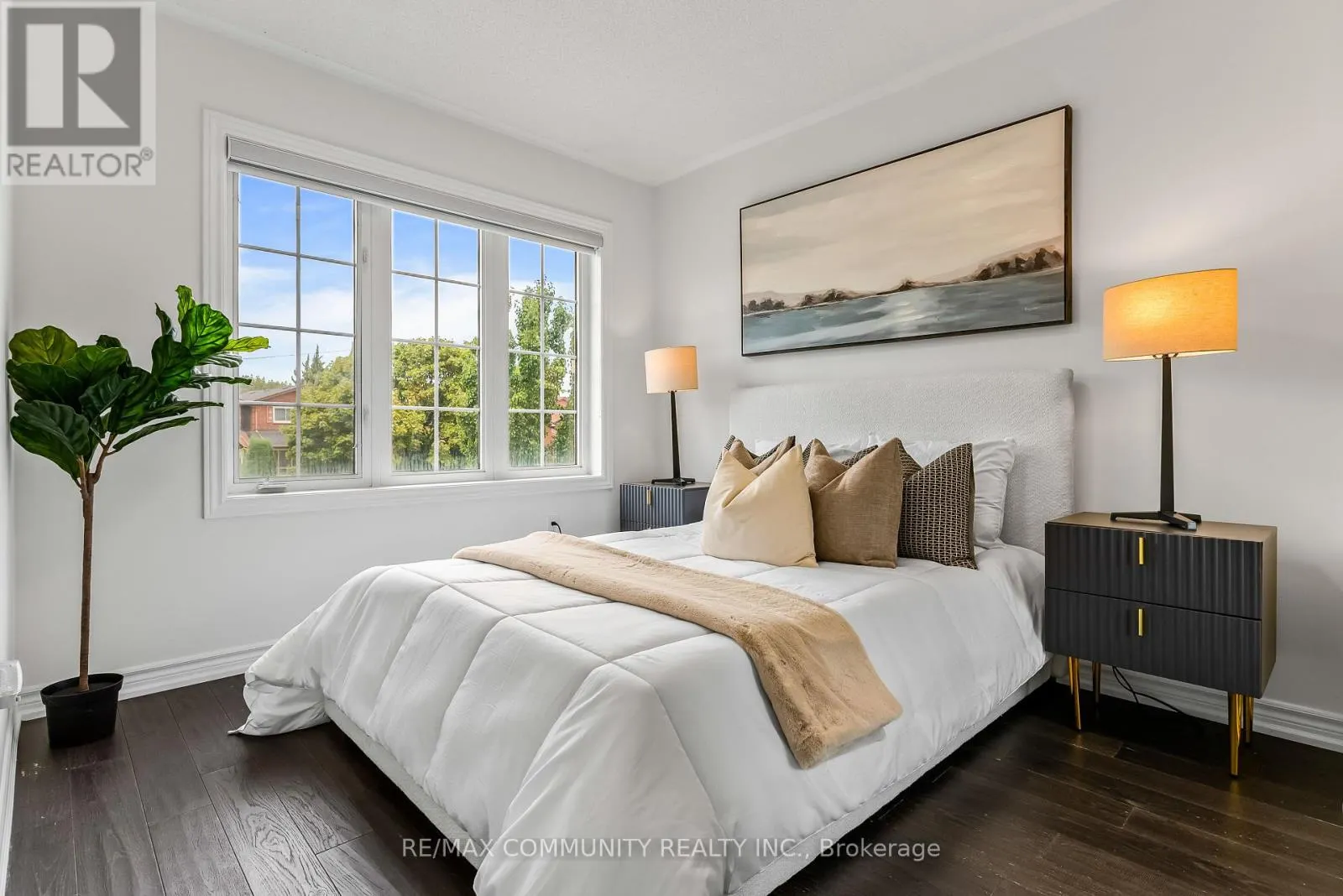 5 WHITE HEATHER BOULEVARD
