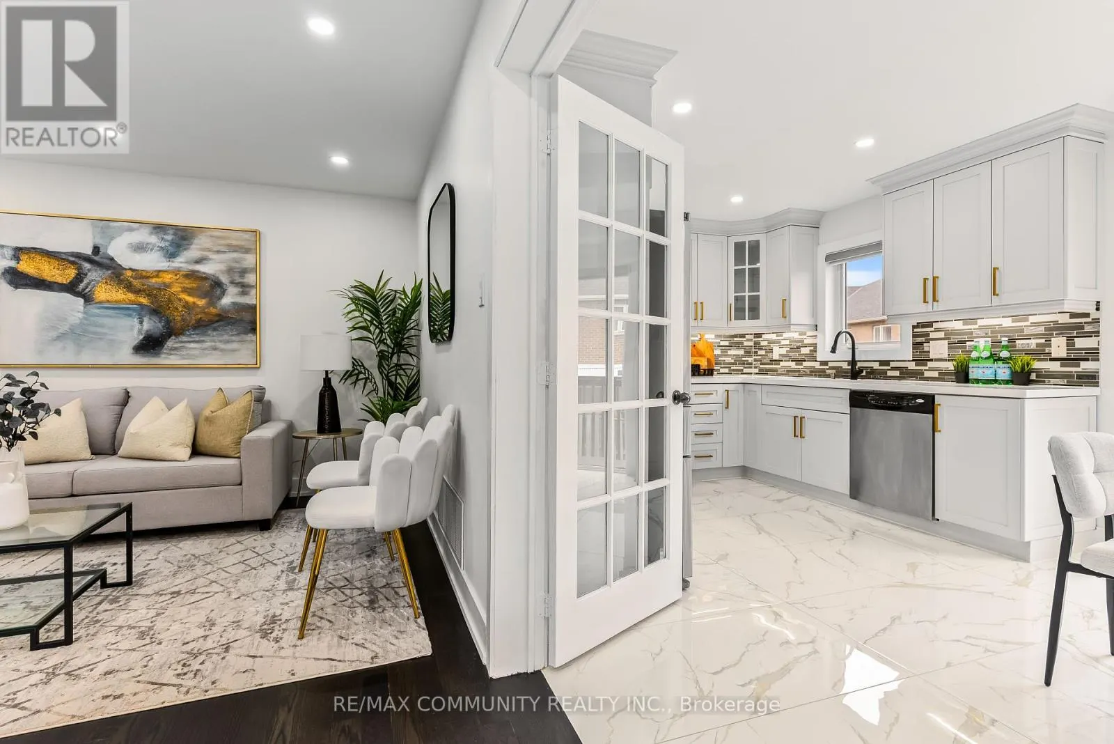 5 WHITE HEATHER BOULEVARD