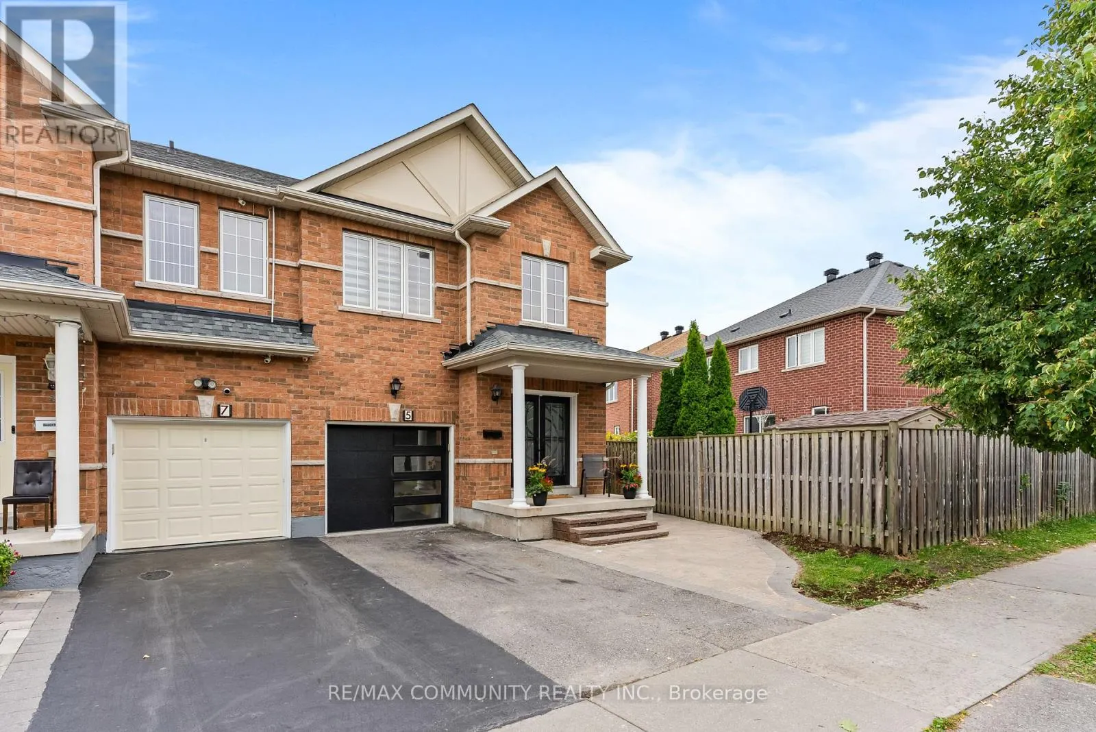 5 WHITE HEATHER BOULEVARD