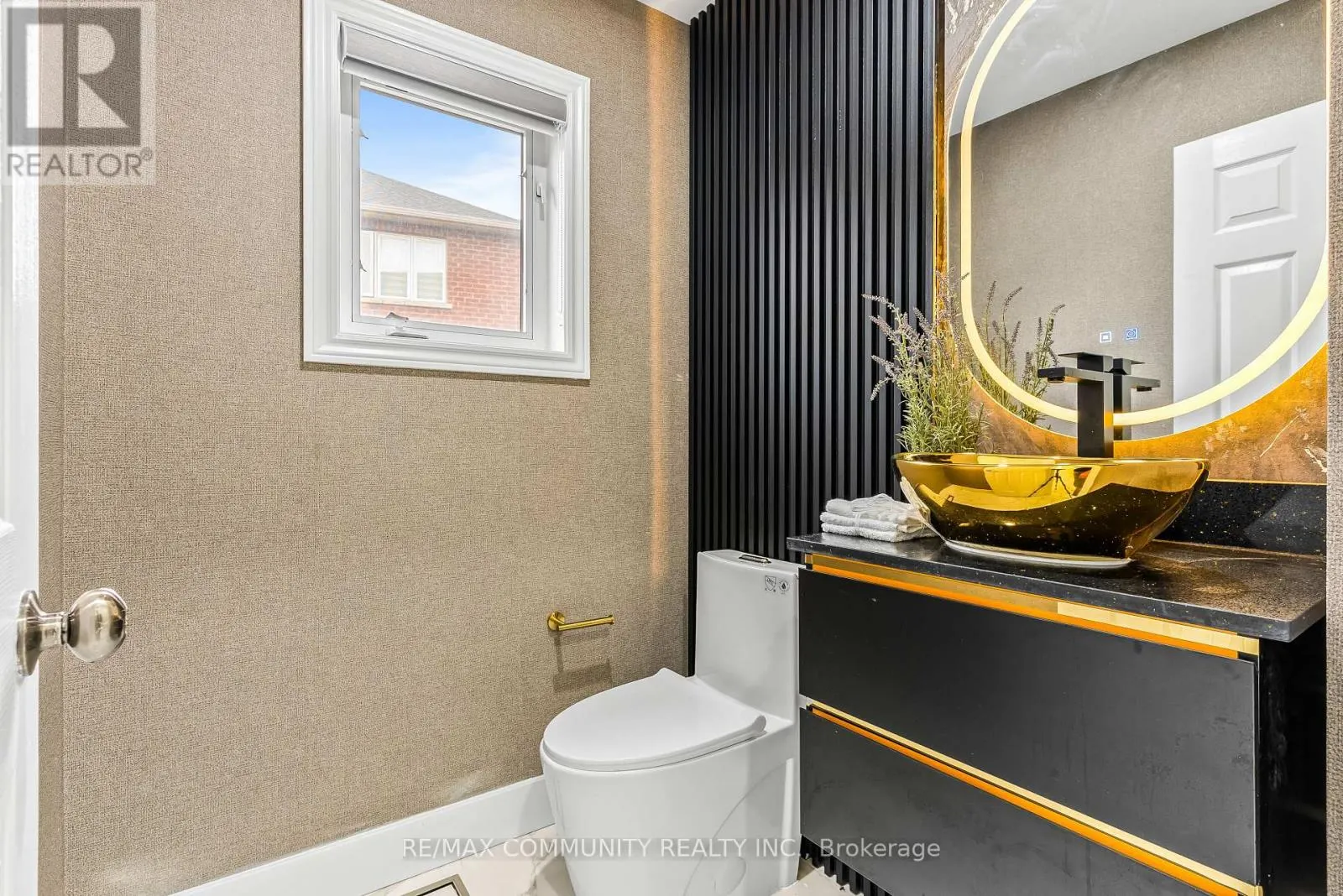 5 WHITE HEATHER BOULEVARD